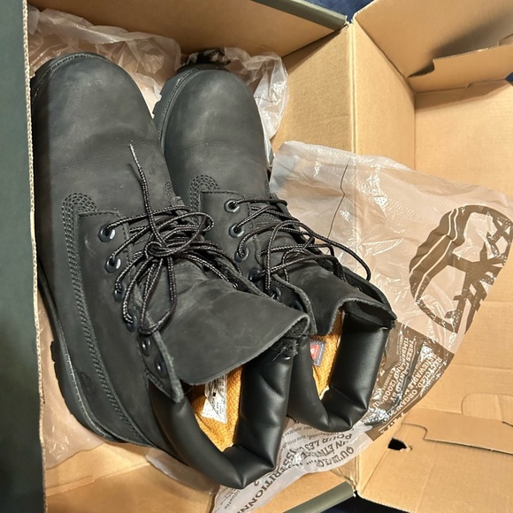 Timberland Boots size 6 juniors fit like size 8 men’s - Picture 1 of 6
